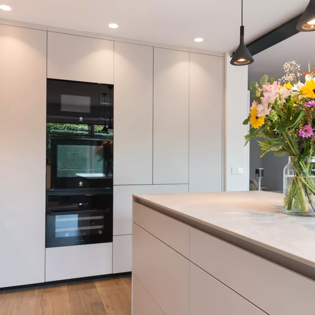 Columnas en cocina Santos cashmere