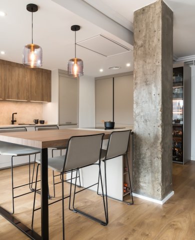 Cocina moderna con columna vista
