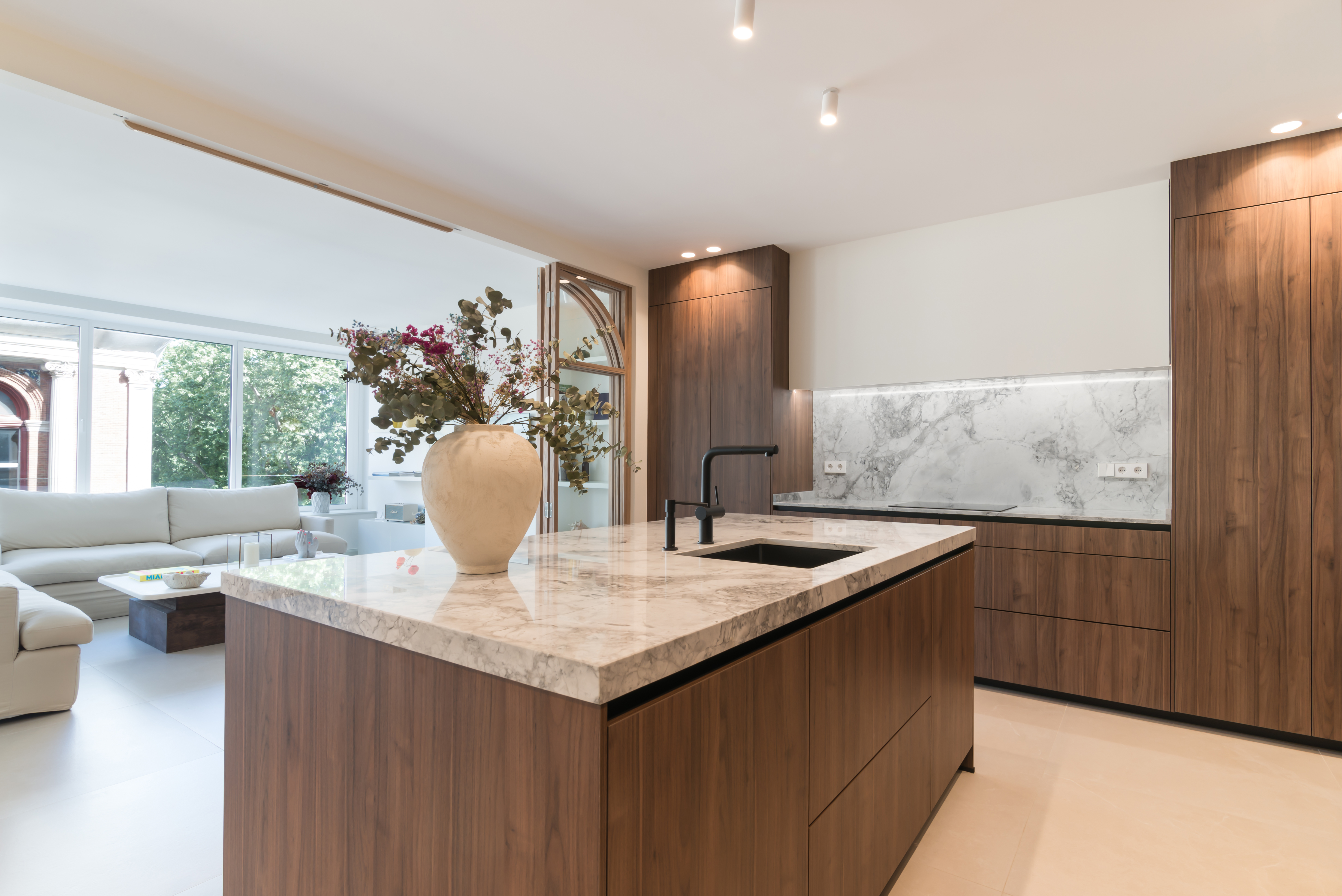 Cómo elegir los colores de una cocina según la luz natural de tu casa