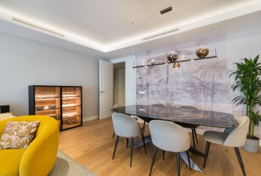 Salón cómodo y moderno