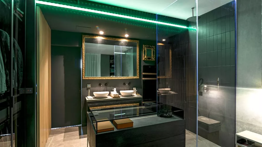 Led verde en cuarto de baño