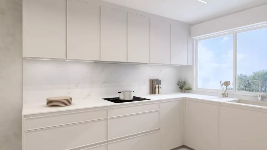 Cocina clara con mesado auxiliar