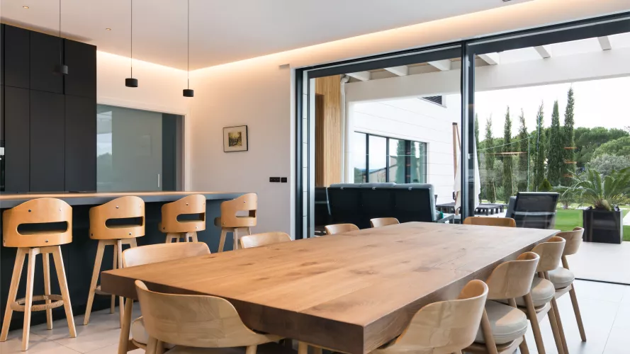 Un espacio para compartir: cocina y comedor en perfecta armonía