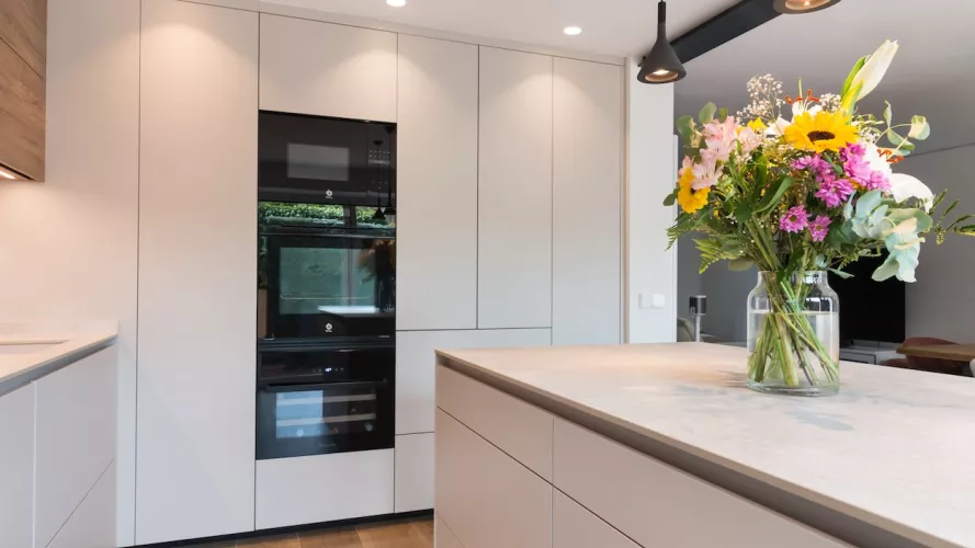 Columnas en cocina Santos cashmere