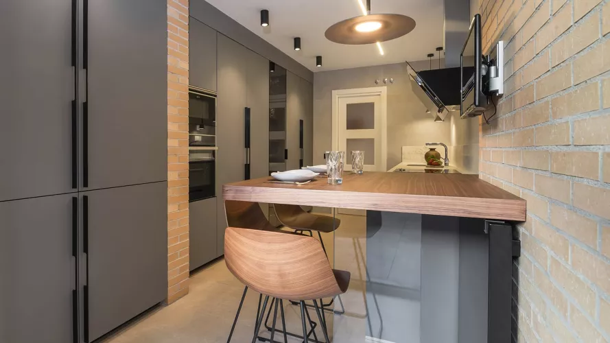 Mesa y barra de cocina de madera