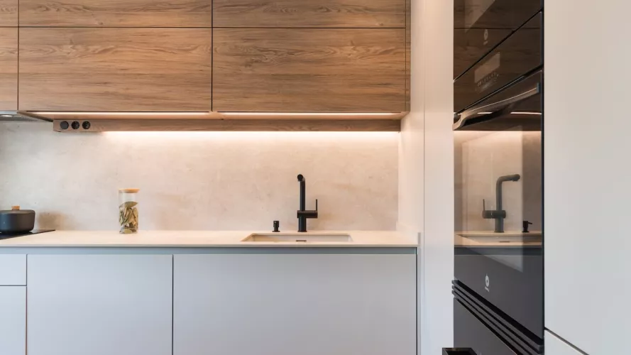 Muebles bajos cashmere y altos en roble