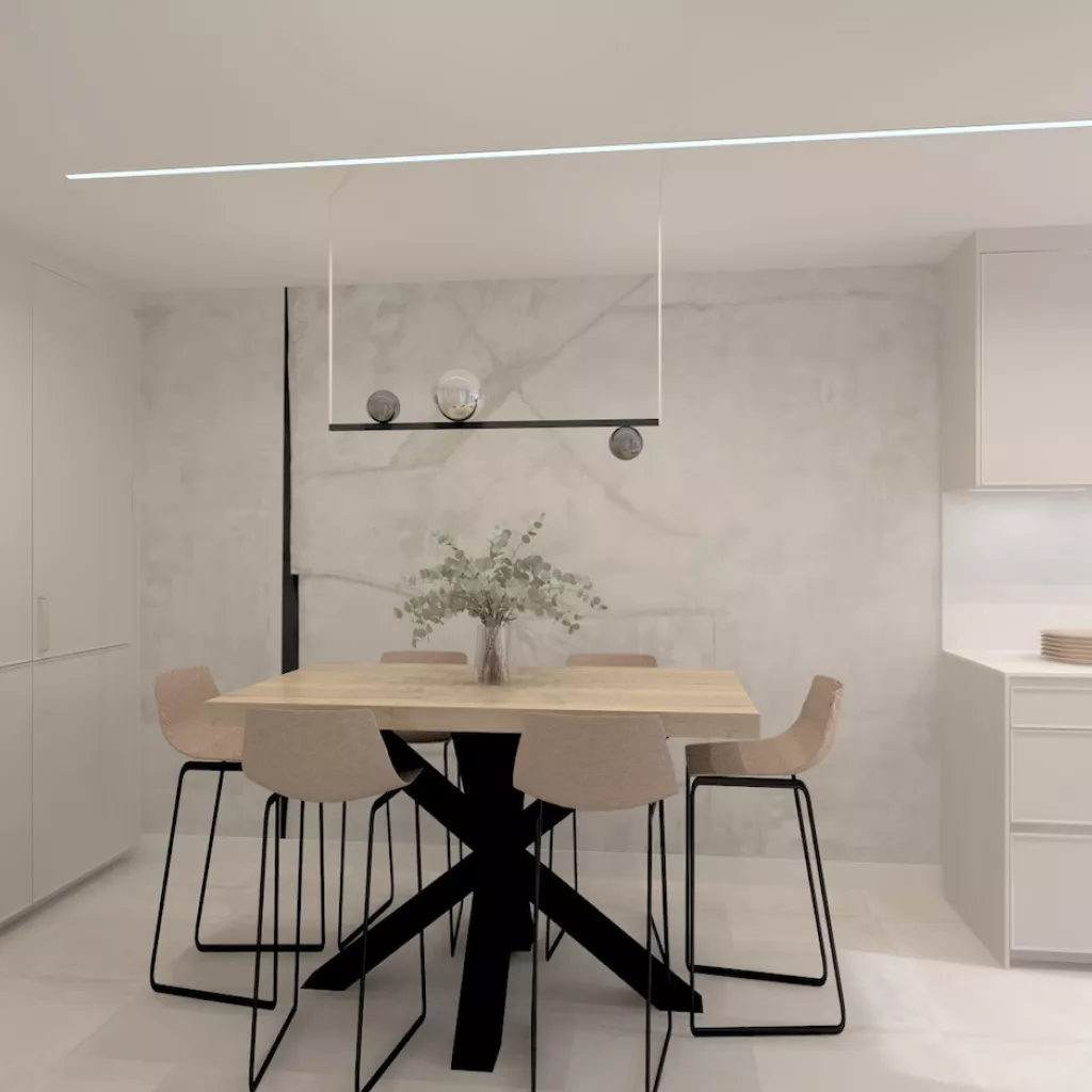 Cocina clara con mesado auxiliar